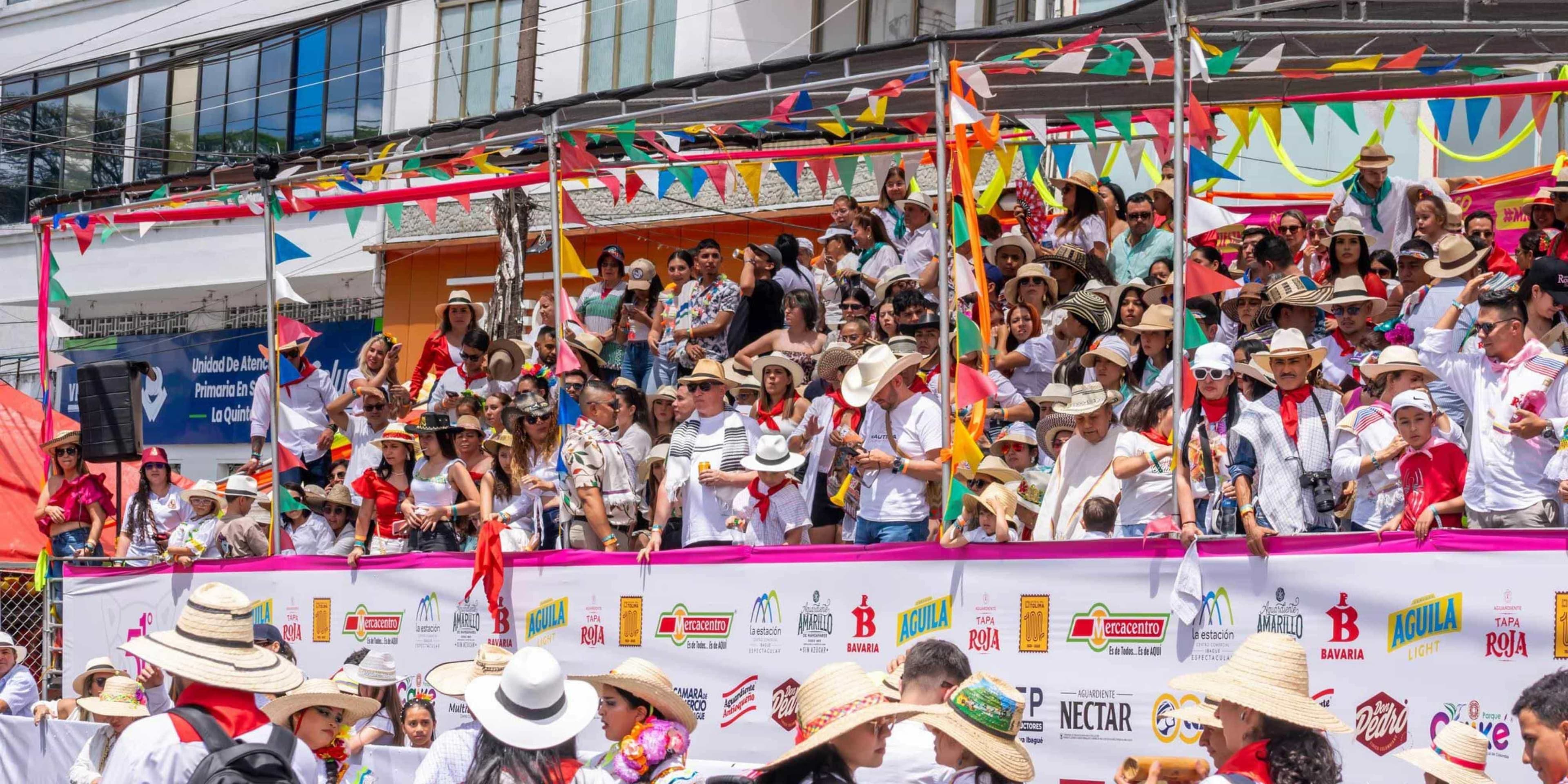 Pasaporte Leyenda: La experiencia completa del Festival Folclórico Colombiano