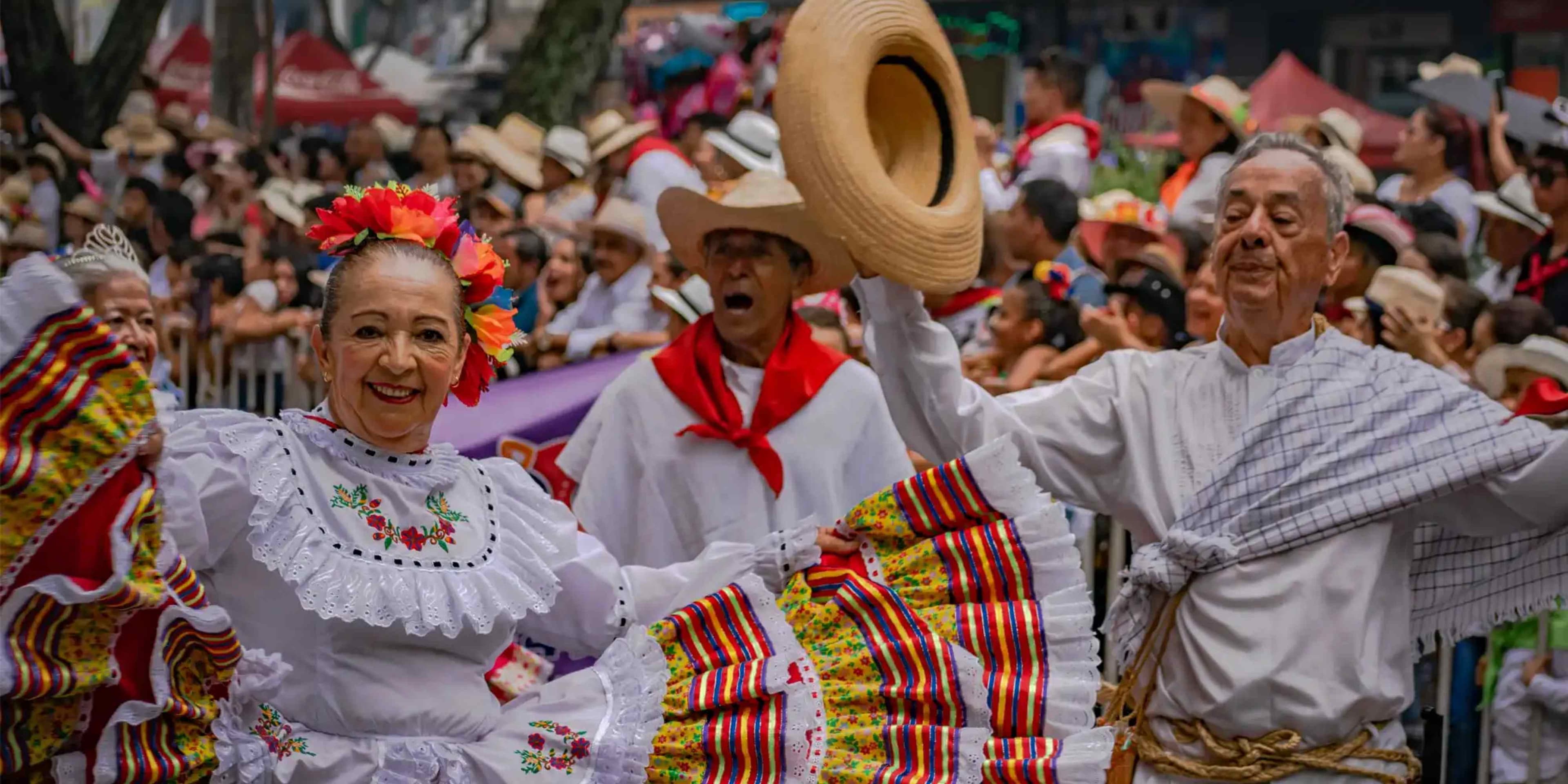 Pasaporte Leyenda: La experiencia completa del Festival Folclórico Colombiano