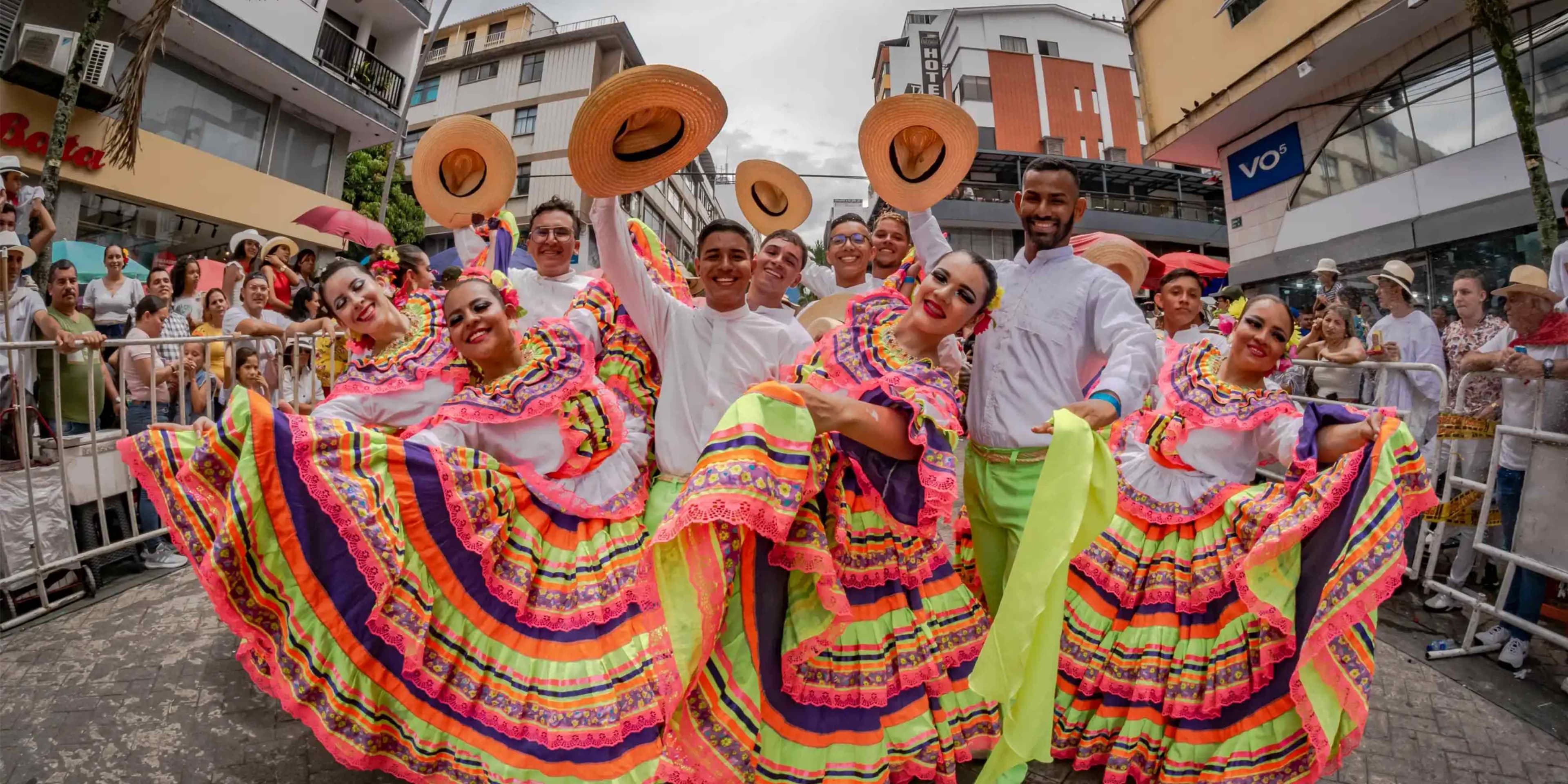 Pasaporte Leyenda: La experiencia completa del Festival Folclórico Colombiano