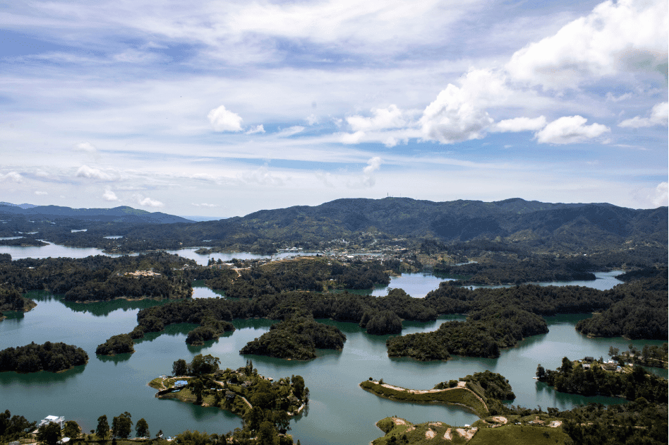 2 días por Medellín, Gutapé, Peñol y Graffiti Tour