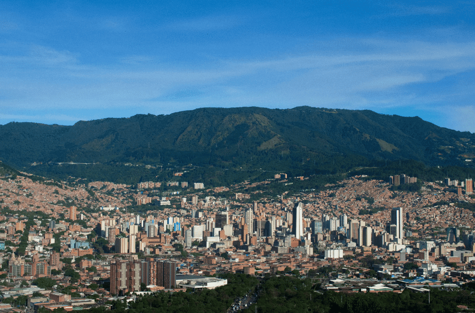 2 días por Medellín, Gutapé, Peñol y Graffiti Tour