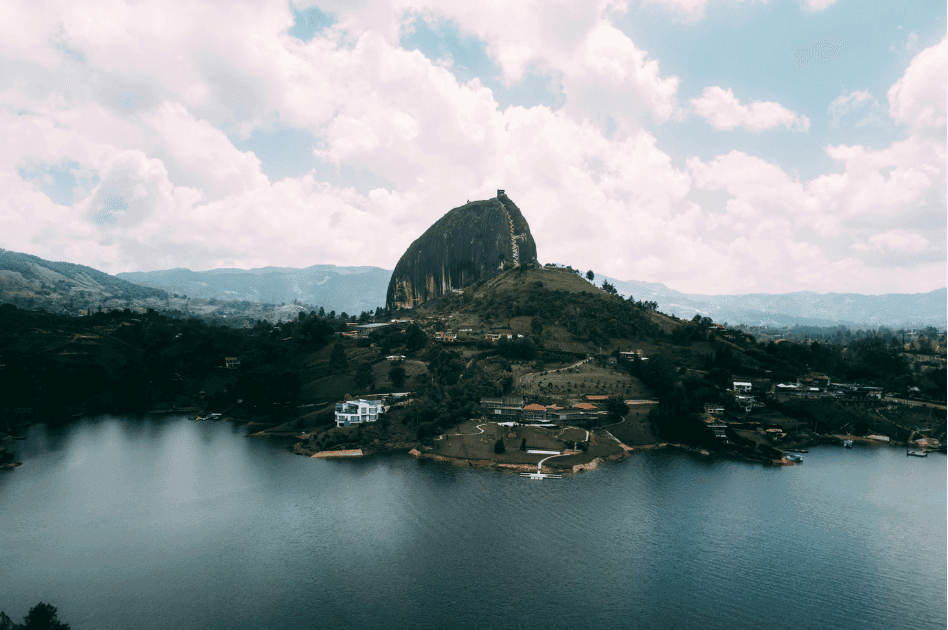 Encanto paisa: Medellín y Guatapé