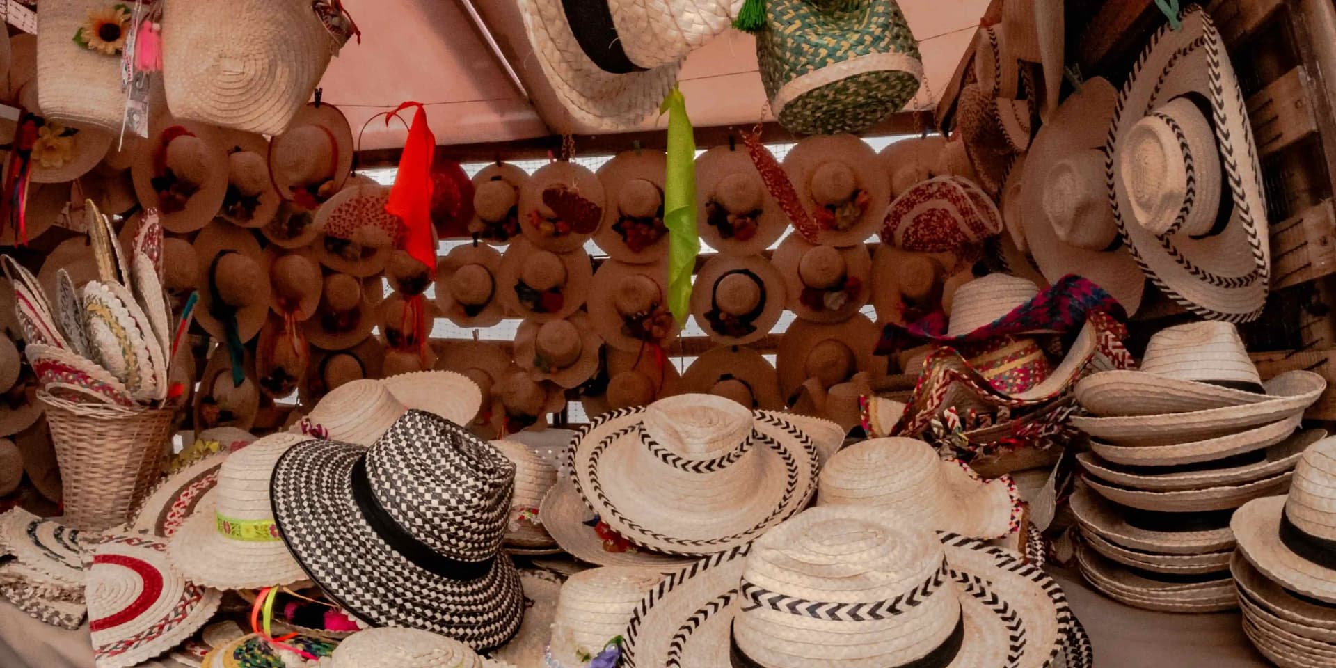 Entre Reinas y Sombreros – Ibagué Folclórico