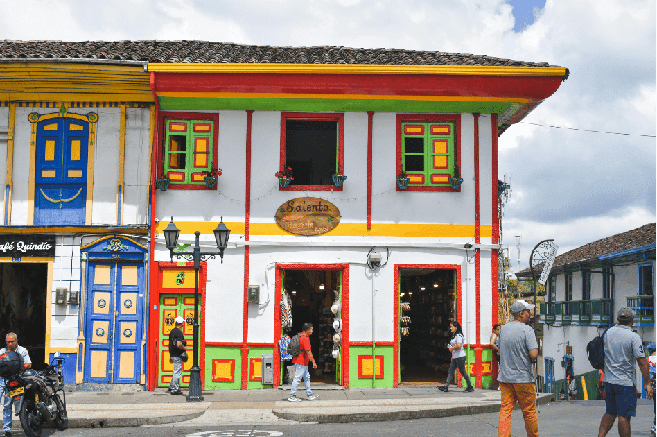 Tres destinos: Salento, Valle de Cocora y Filandia.